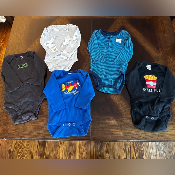 Set of 5 random long sleeve onesies - Picture 1 of 6